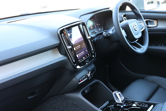 2024 Volvo XC40 Ultra B4 Bright