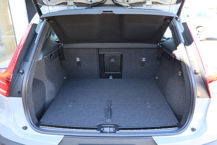 2024 Volvo XC40 Ultra B4 Bright