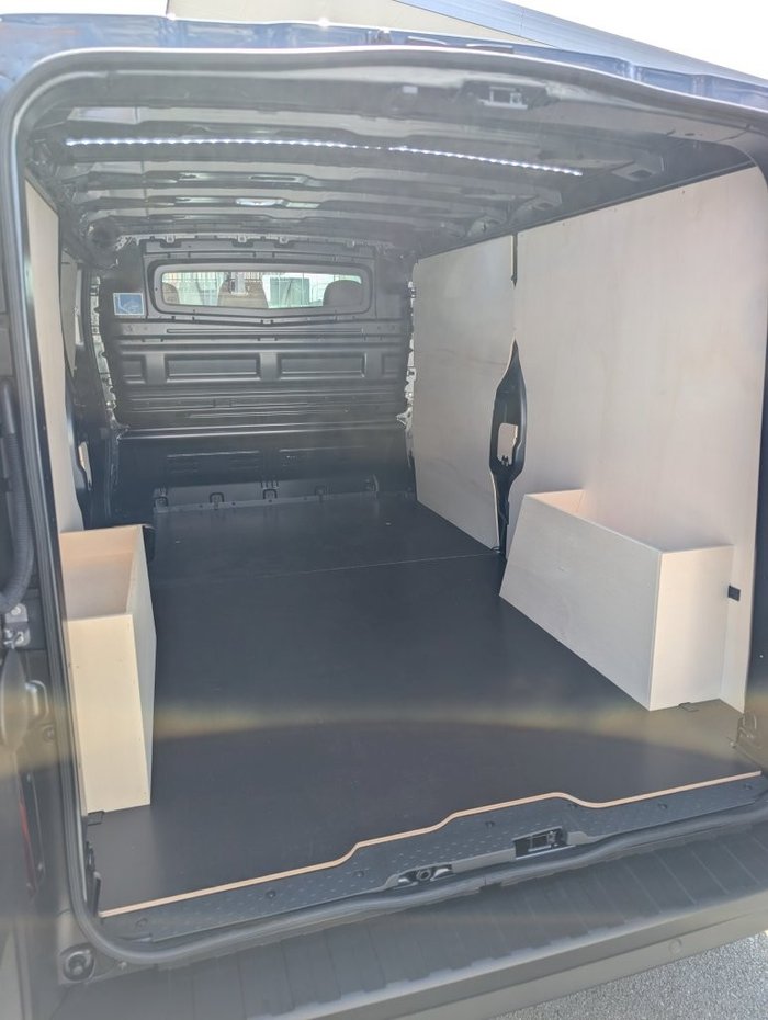 2025 RENAULT TRAFIC LWB