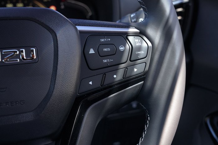 2025 Isuzu MU-X LS-T