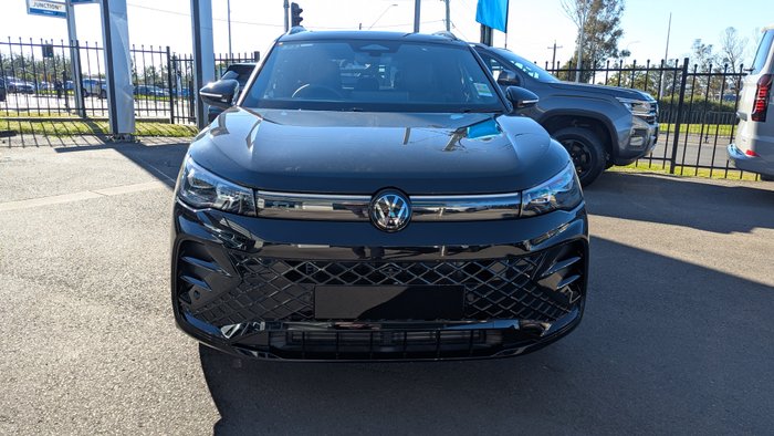 2026 VOLKSWAGEN Tiguan R-LINE