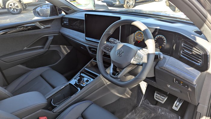 2026 VOLKSWAGEN Tiguan R-LINE