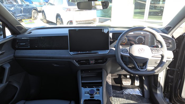 2026 VOLKSWAGEN Tiguan R-LINE
