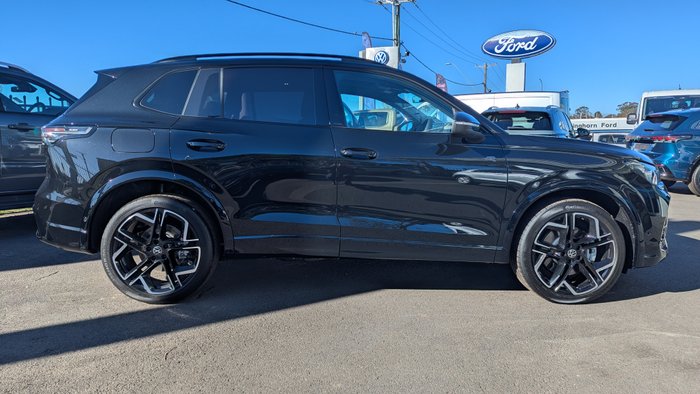 2026 VOLKSWAGEN Tiguan R-LINE