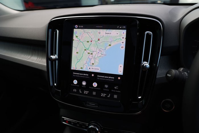 2026 Volvo XC40 Plus B4