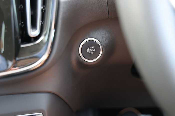 2026 Volvo XC40 Plus B4