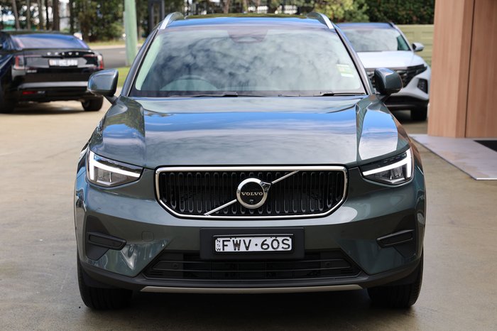2026 Volvo XC40 Plus B4