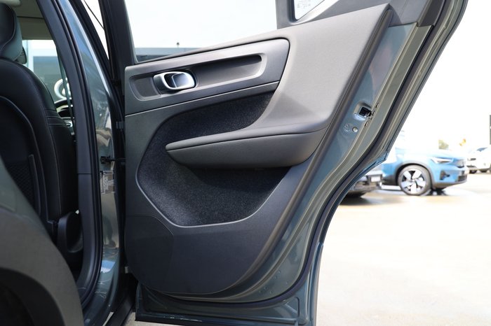 2026 Volvo XC40 Plus B4