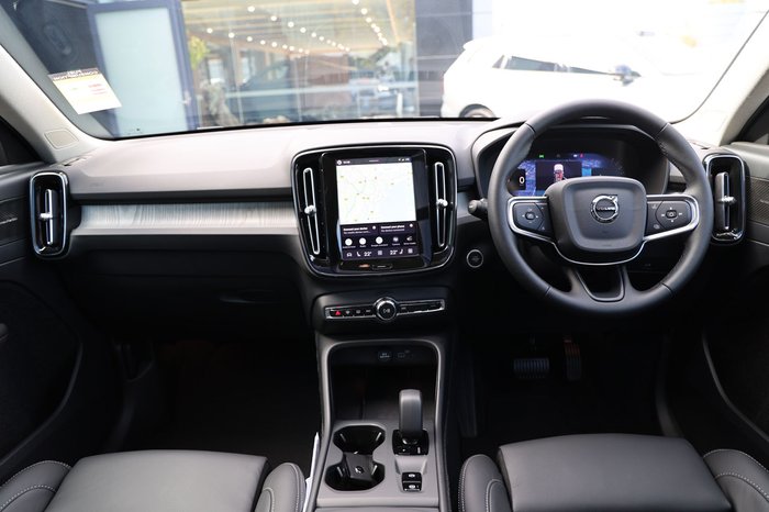 2026 Volvo XC40 Plus B4