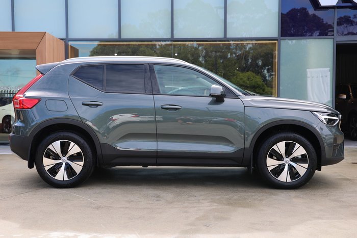 2026 Volvo XC40 Plus B4