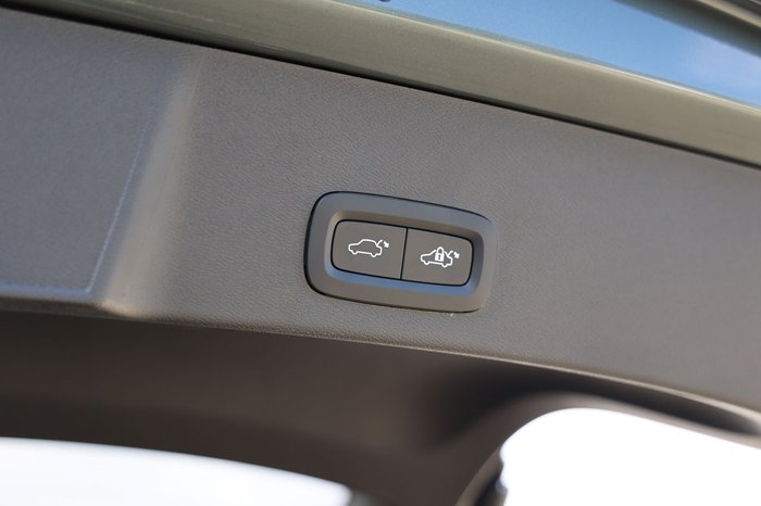 2026 Volvo XC40 Plus B4