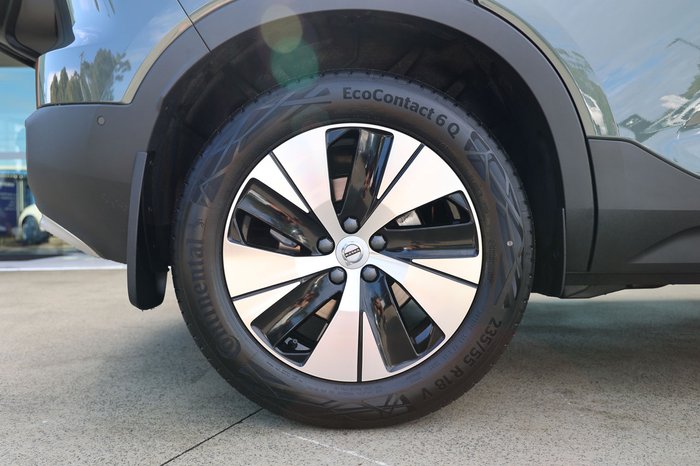 2026 Volvo XC40 Plus B4