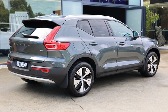 2026 Volvo XC40 Plus B4