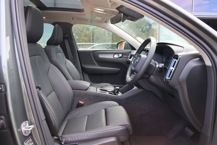 2026 Volvo XC40 Plus B4