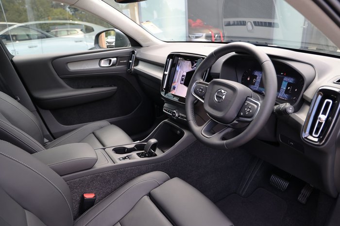 2026 Volvo XC40 Plus B4