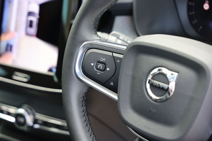2026 Volvo XC40 Plus B4