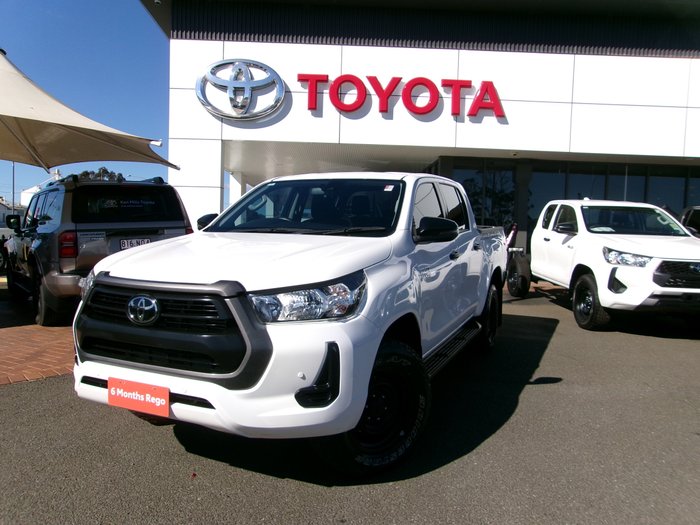 2022 Toyota Hilux 4x4 Hilux 4x4 SR 2.8L T Diesel Automatic Double Cab 2U76970 001