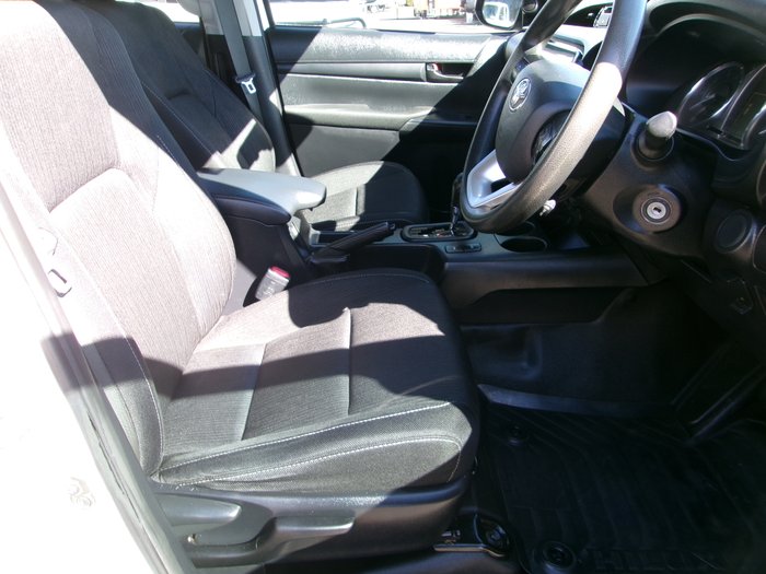 2022 Toyota Hilux 4x4 Hilux 4x4 SR 2.8L T Diesel Automatic Double Cab 2U76970 001