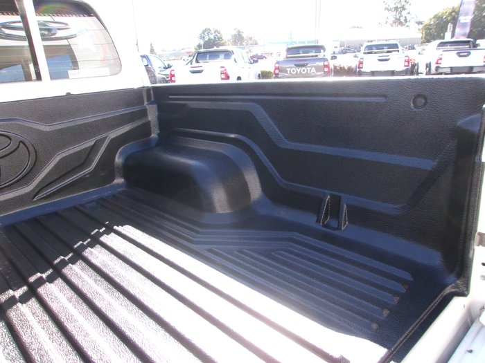 2022 Toyota Hilux 4x4 Hilux 4x4 SR 2.8L T Diesel Automatic Double Cab 2U76970 001