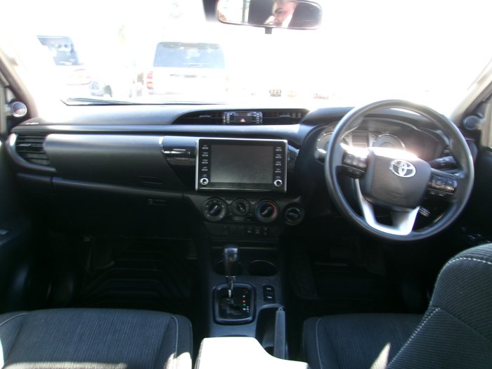 2022 Toyota Hilux 4x4 Hilux 4x4 SR 2.8L T Diesel Automatic Double Cab 2U76970 001