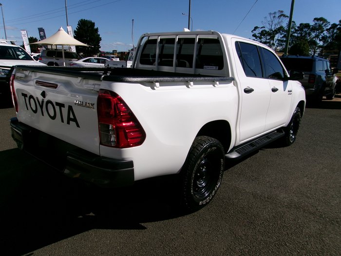 2022 Toyota Hilux 4x4 Hilux 4x4 SR 2.8L T Diesel Automatic Double Cab 2U76970 001