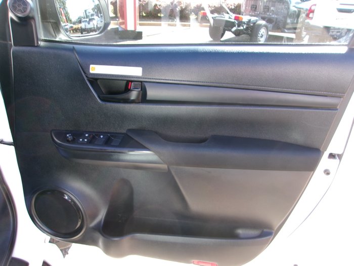 2022 Toyota Hilux 4x4 Hilux 4x4 SR 2.8L T Diesel Automatic Double Cab 2U76970 001