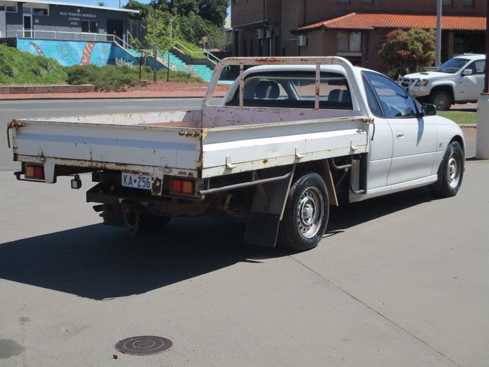 2005 Holden Ute VZ White