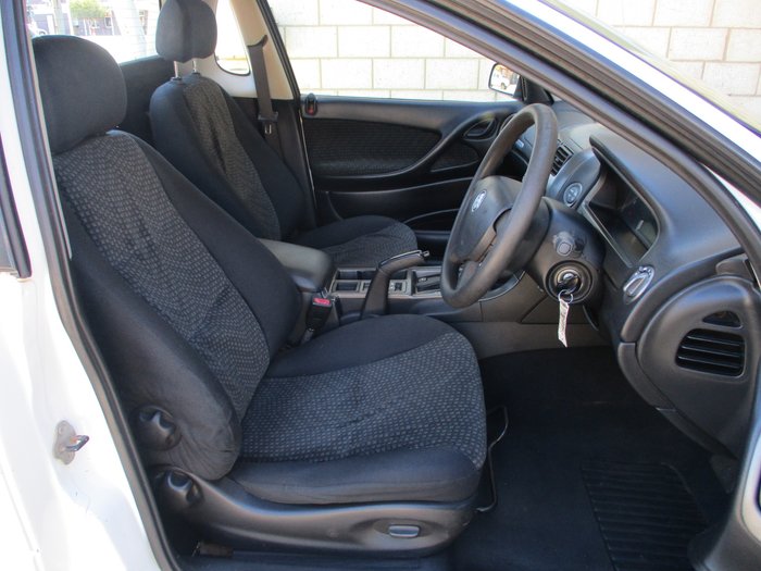 2005 Holden Ute VZ White