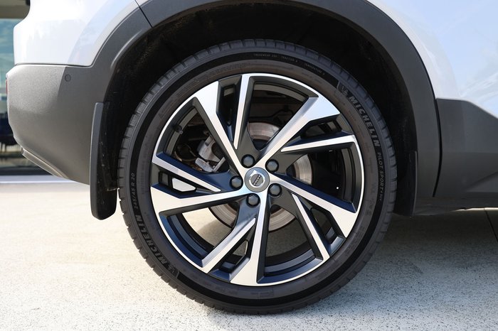 2021 Volvo XC40 T5 R-Design