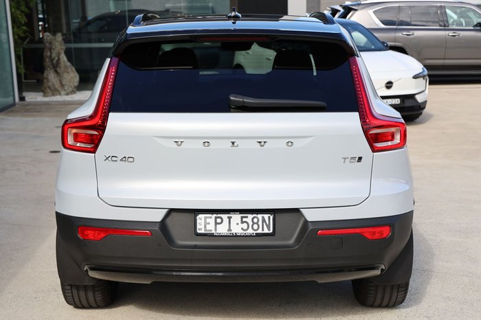 2021 Volvo XC40 T5 R-Design