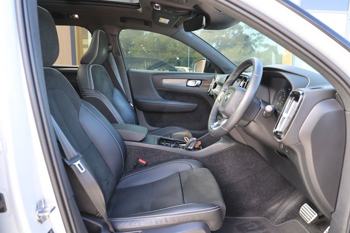 2021 Volvo XC40 T5 R-Design