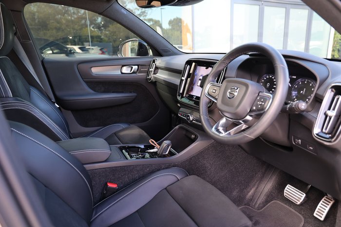 2021 Volvo XC40 T5 R-Design