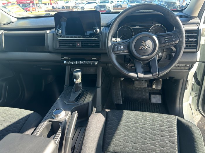 2025 MITSUBISHI TRITON GLX