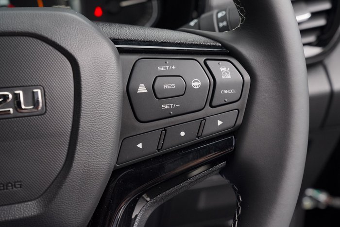 2026 Isuzu D-MAX BLADE
