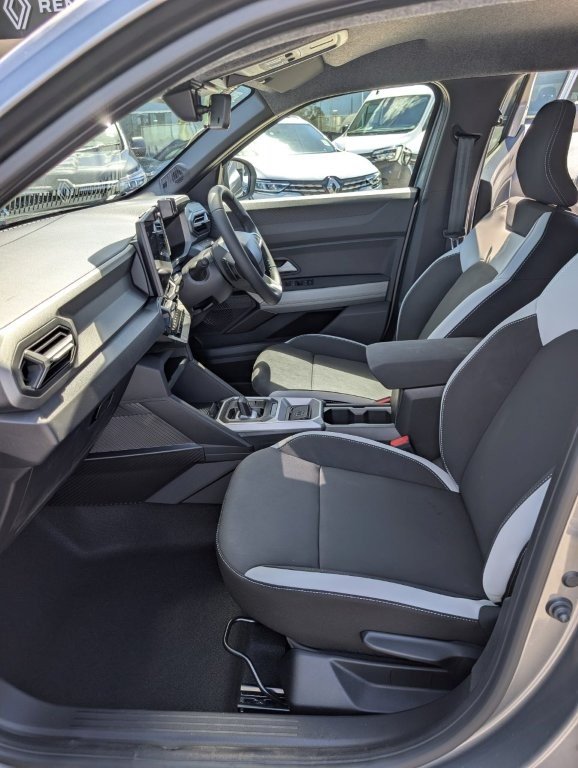 2025 RENAULT DUSTER Techno