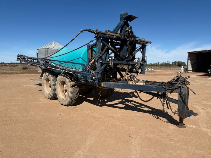 2003 HAYES 32M TRAILED BOOMSPRAY