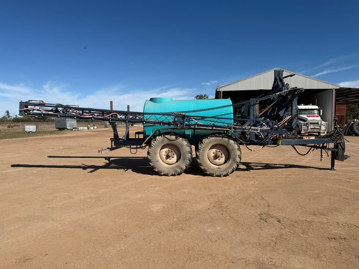 2003 HAYES 32M TRAILED BOOMSPRAY
