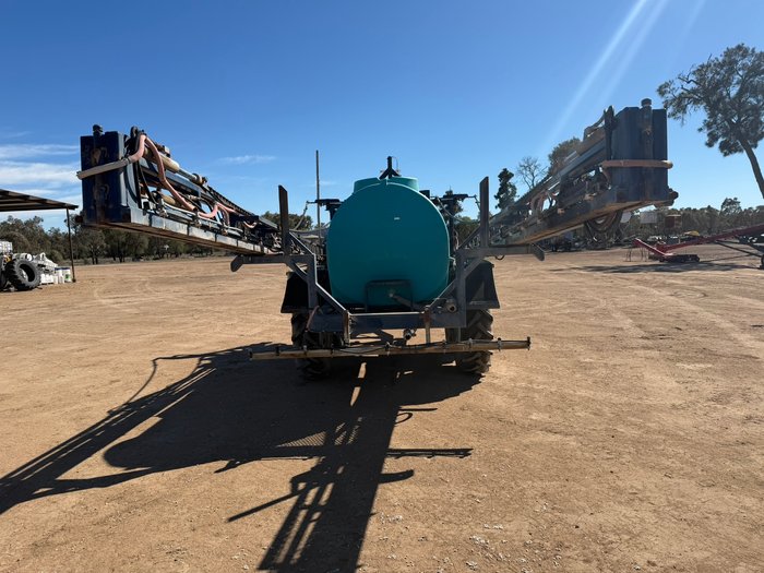 2003 HAYES 32M TRAILED BOOMSPRAY