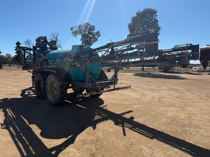 2003 HAYES 32M TRAILED BOOMSPRAY