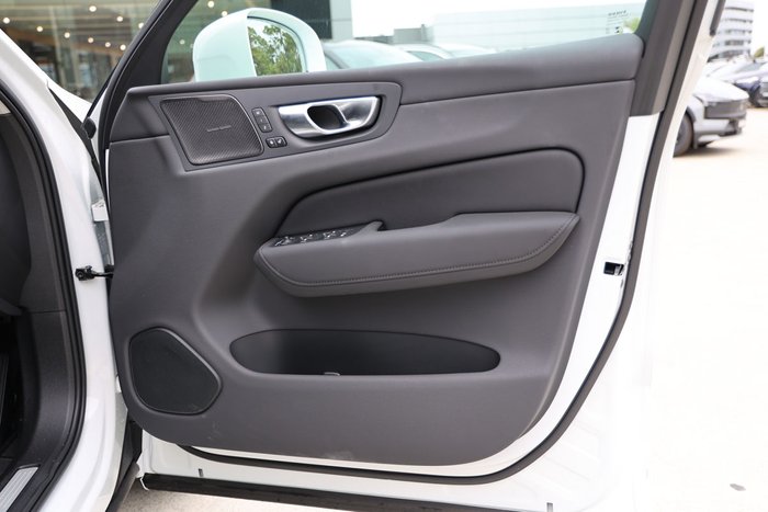 2025 Volvo XC60 Plus B5 Bright