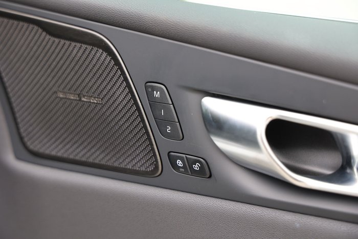 2025 Volvo XC60 Plus B5 Bright