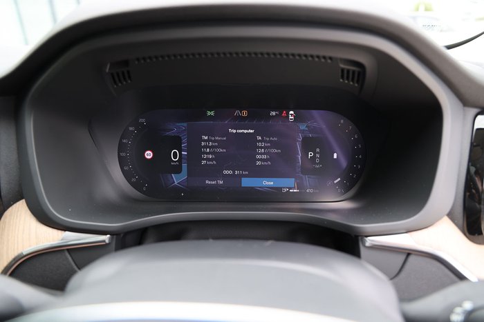 2025 Volvo XC60 Plus B5 Bright