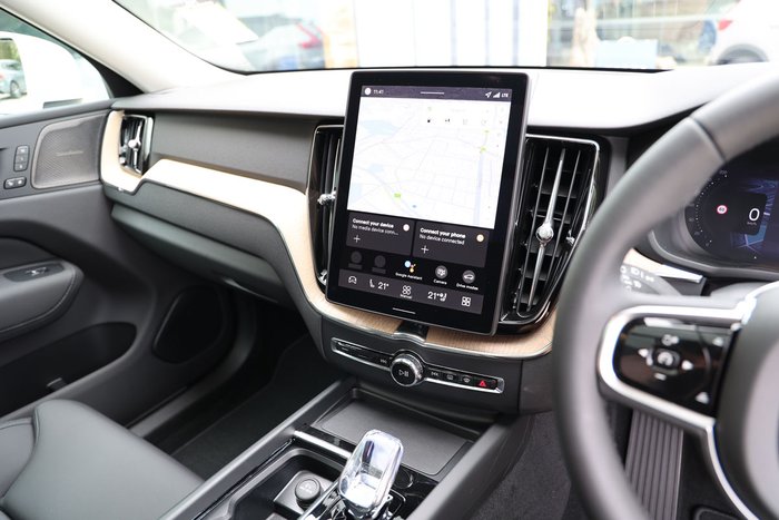 2025 Volvo XC60 Plus B5 Bright