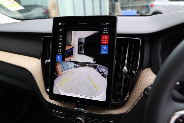 2025 Volvo XC60 Plus B5 Bright