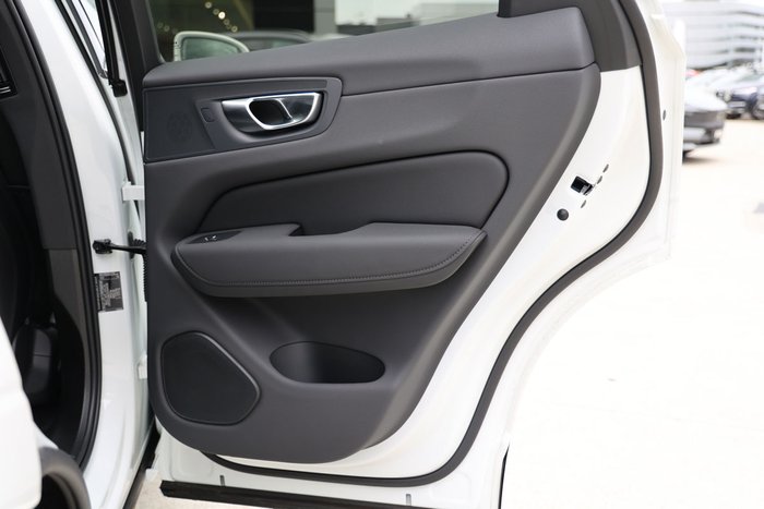 2025 Volvo XC60 Plus B5 Bright