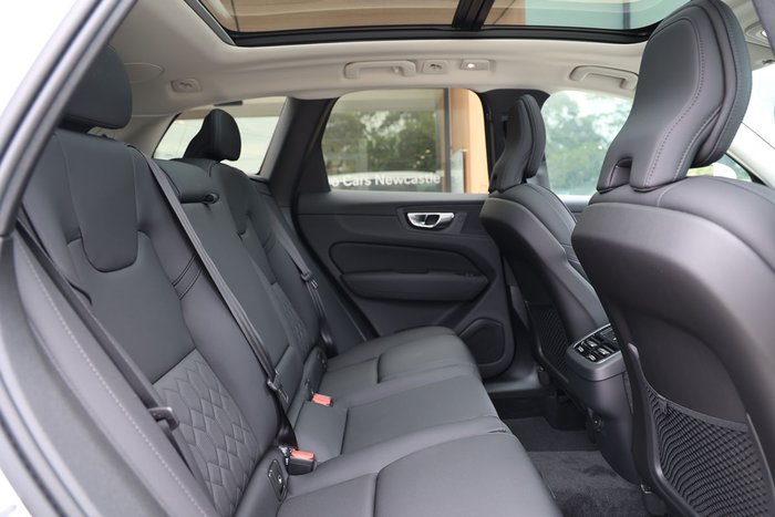 2025 Volvo XC60 Plus B5 Bright