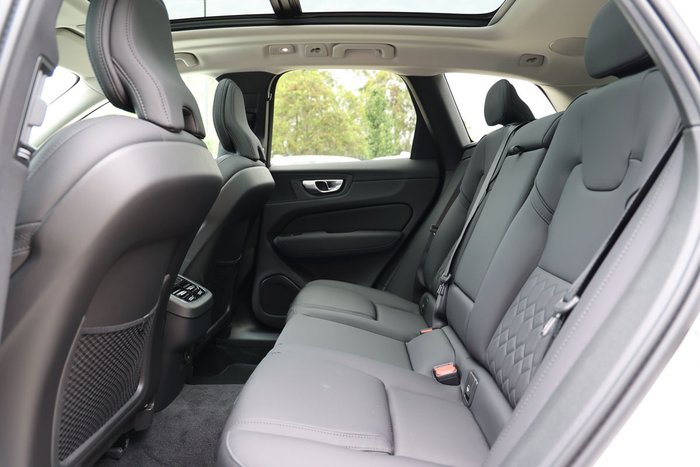 2025 Volvo XC60 Plus B5 Bright