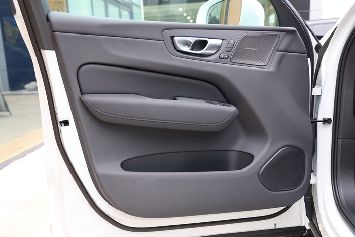 2025 Volvo XC60 Plus B5 Bright