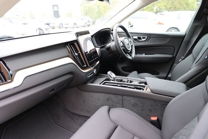 2025 Volvo XC60 Plus B5 Bright