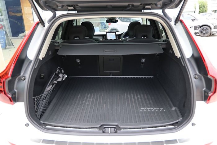 2025 Volvo XC60 Plus B5 Bright